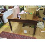 A 19th Century Mahogany Extending Dining Table with reeded legs, 134-189x114cm