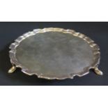 A Small George V Silver Piecrust Salver, London 1918, EBS LD, 15cm diam., 243g