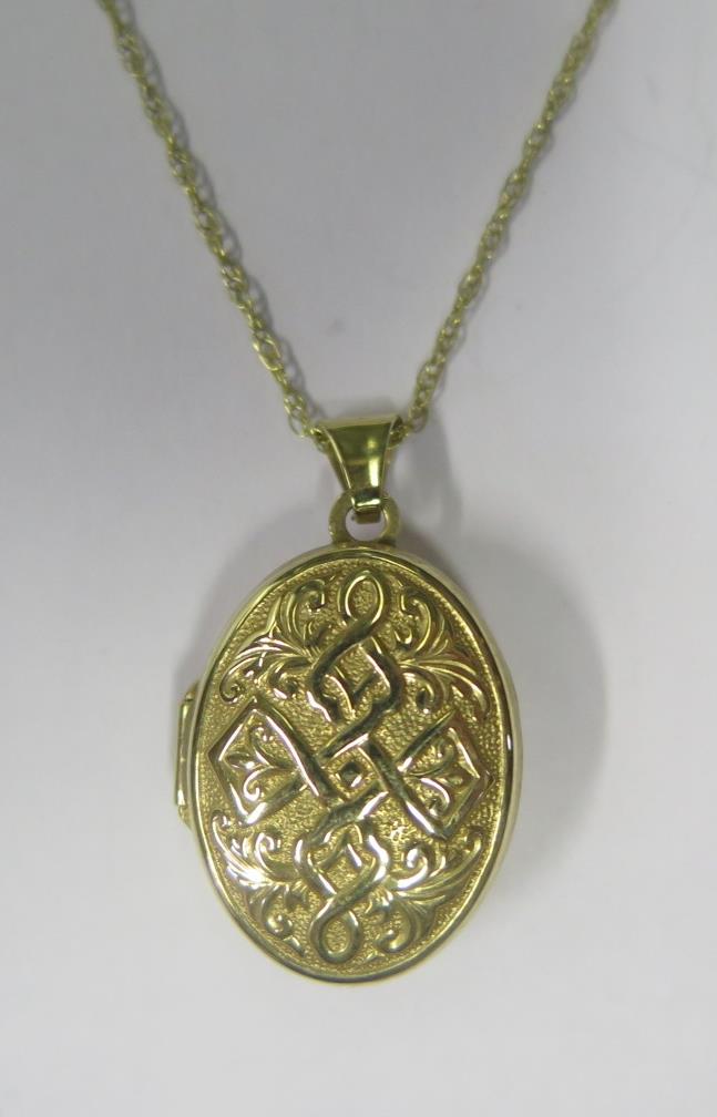 A 9ct Gold Locket on chain, 2.5g