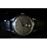 A Gent's PARA PARAT Wristwatch with date hand, running
