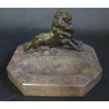 A Marble Ashtray with applied bronze lion, 11.5cm wide