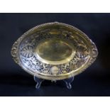 An Edward VII Silver Oval Bread Dish with pierced foliate decoration, Sheffield 1902, 32x22.5cm,