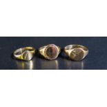 Three Small 9ct Gold Signet Rings, sizes J.5, F & G, 4.9g