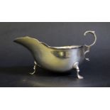 An Edward VII Silver Sauce Boat, Sheffield 1908, Martin, Hall & Co., 92g