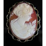 A 9K Gold Shell Cameo Pendant / Brooch, 4cm, 3.9g