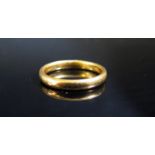 A Gent's 22ct Gold Wedding Band, size Q, 4.8g