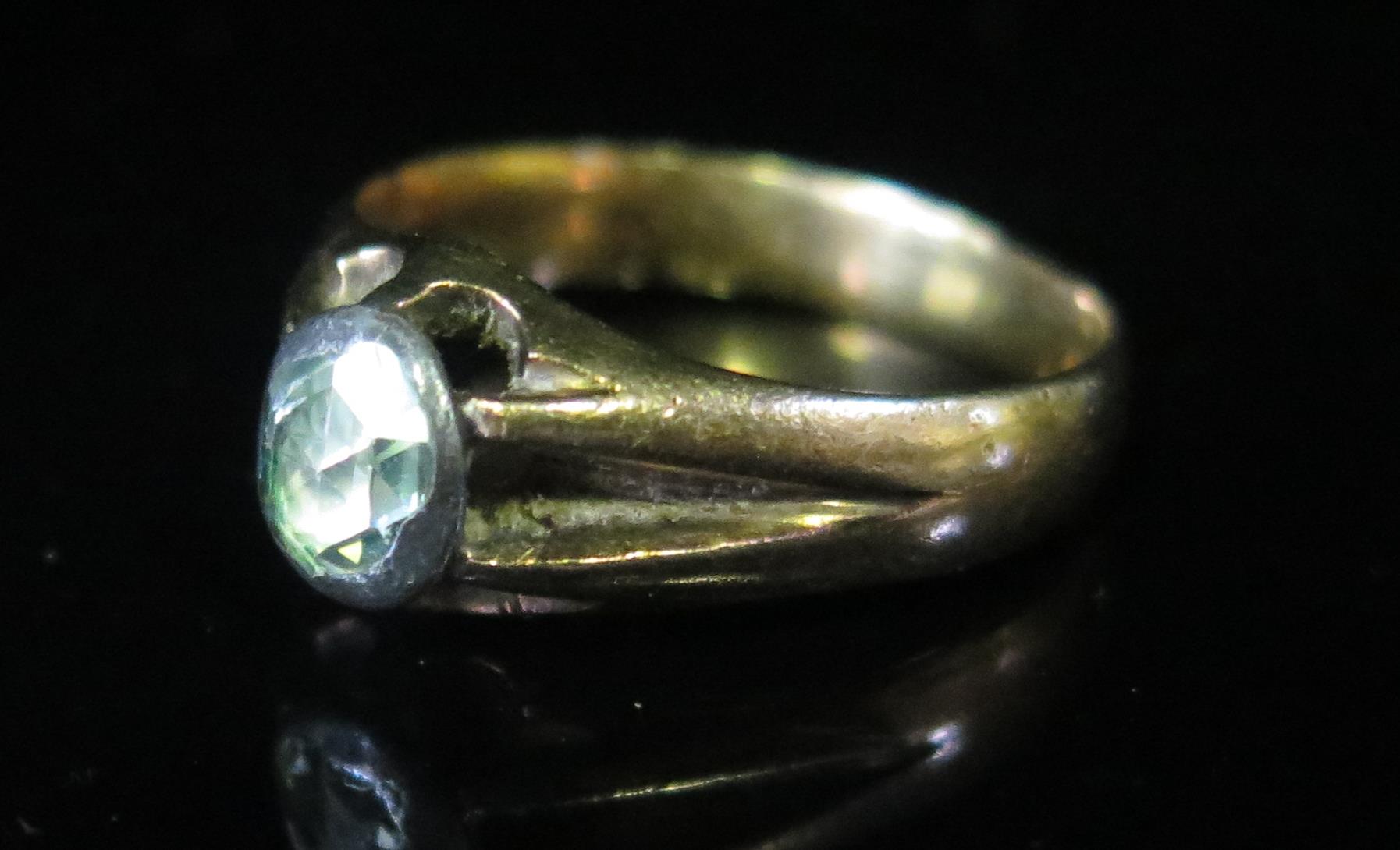 A Gent's Antique Gold Set Rose Cut Diamond Ring, sizeP.5, 4.7g
