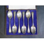 An Edward VII Cased Set of Six Silver Teaspoons, London 1909, 77g