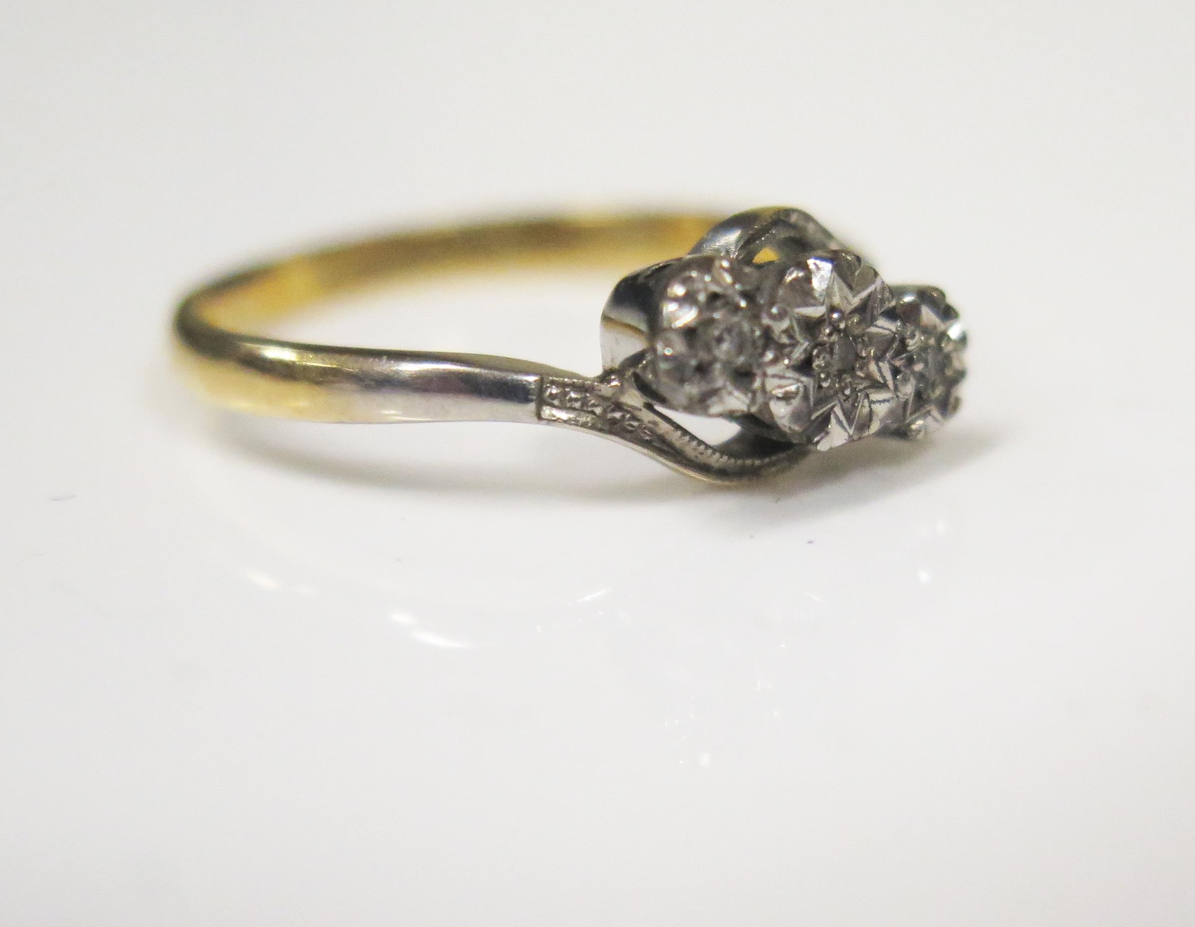 An 18ct Yellow Gold and Platinum Illusion Set Diamond Trilogy Crossover Ring, size J, 2g - Image 3 of 4