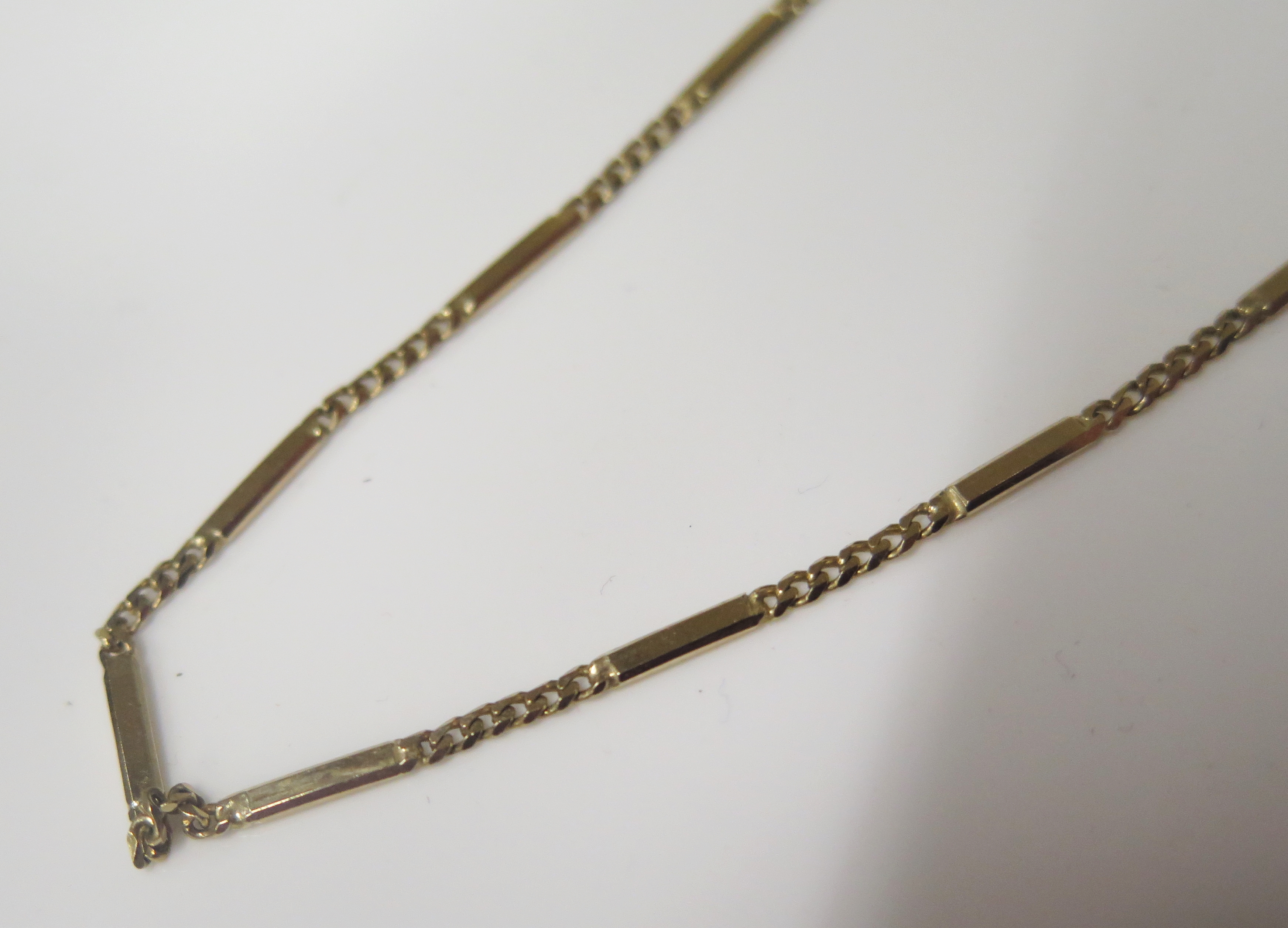 An 18" 9ct Yellow Gold Crushed Curb and Bar Link Bracelet, 6.7g - Image 4 of 4