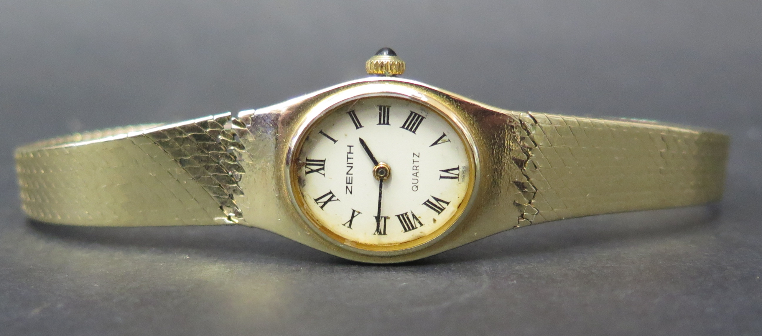 A Ladies Zenith 9ct Gold Quartz Wristwatch with box and sales card, 22.1g including watch - Image 2 of 4