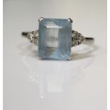 An 18ct White Gold and Aqua Marine Ring with trefoil diamond set shoulders, size V, 6g, 11x9.1mm