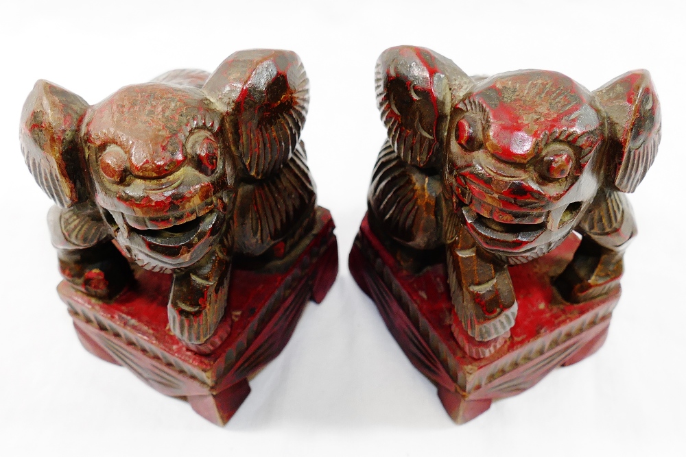 A small pair of Chinese carved wooden temple dogs of foo, painted in red and gilt, on square bases, - Image 5 of 6