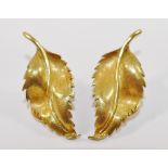 A pair of 14 carat gold leaf-shaped earrings, Birmingham 1991, 6.4g, 3.