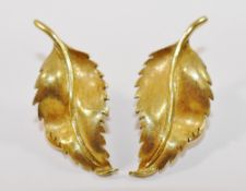 A pair of 14 carat gold leaf-shaped earrings, Birmingham 1991, 6.4g, 3.