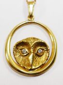 A modern 18 carat gold owl head pendant with diamond set eyes, London 1996, 7.2g gross, 2.