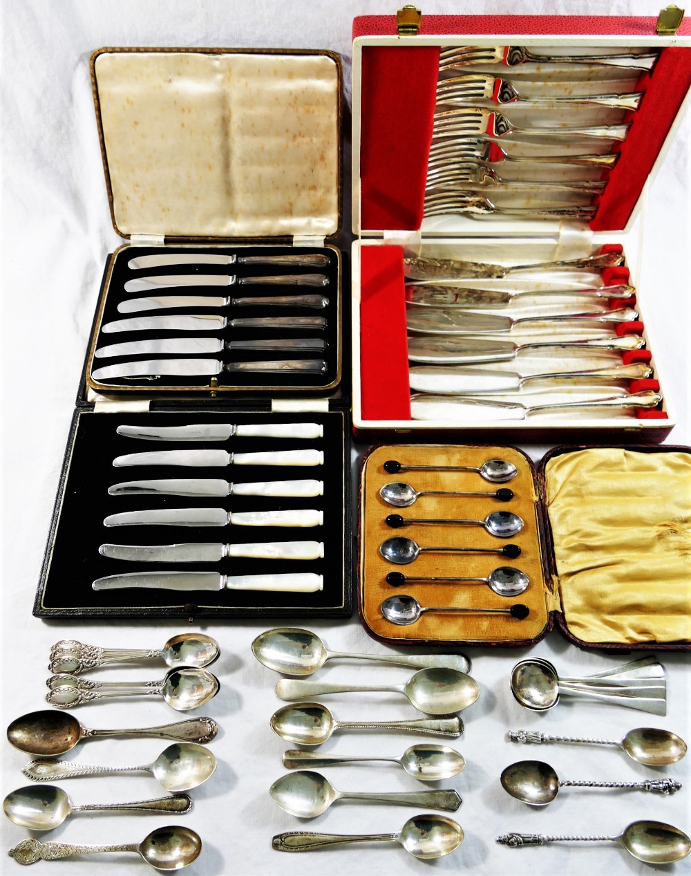 A quantity of assorted silver teaspoons, combined weight 9.