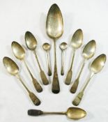 A pair of Edwardian silver salt spoons, London 1901, 8.