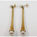 A pair of 9 carat gold and cultured pearl drop earrings, London 1969, 7g gross, 4.