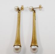 A pair of 9 carat gold and cultured pearl drop earrings, London 1969, 7g gross, 4.