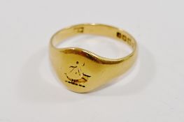 An 18 carat gold signet ring, London 1912, engraved with a crest, 4.