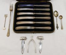 A set of six silver handled butter knives, Sheffield 1914, with silver plated blades,