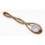 A pale star sapphire set gold brooch,