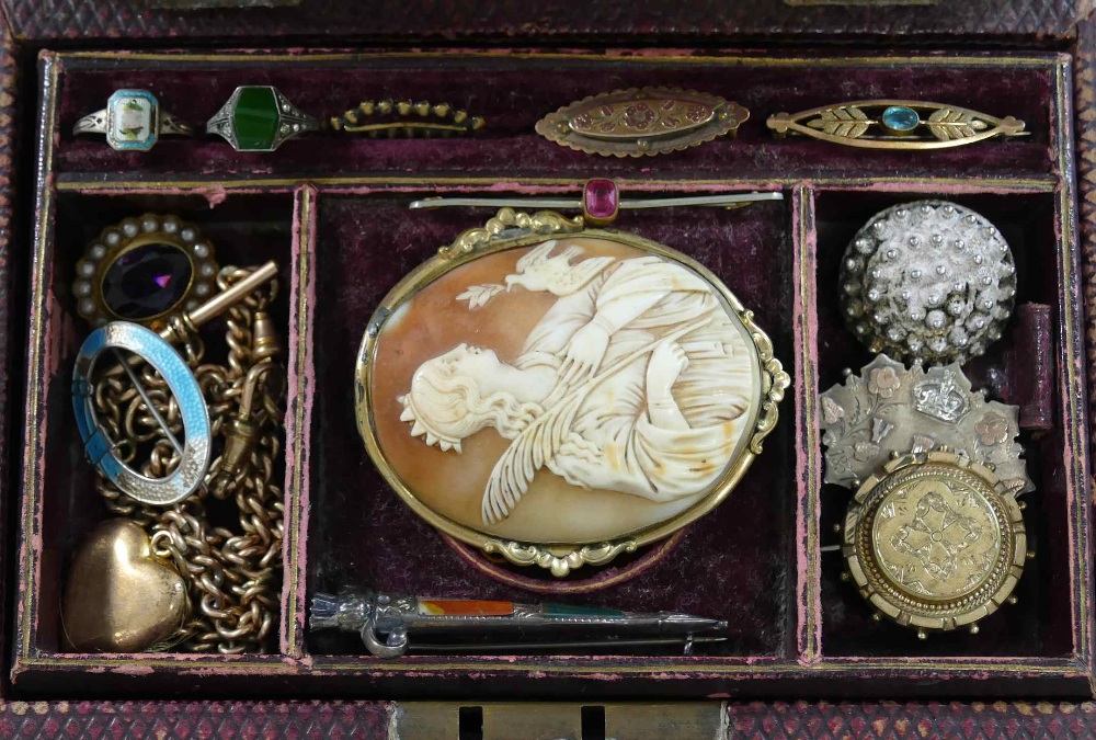 A quantity of Victorian and later jewellery and costume jewellery including a large carved shell - Image 3 of 10