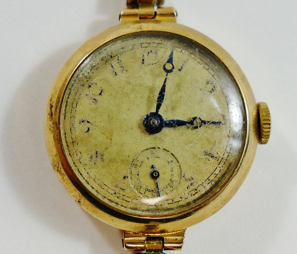 A Cyma 9 carat gold cased ladies watch, Birmingham 1979, - Image 3 of 3