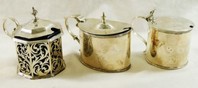 A Victorian octagonal silver mustard pot with pierced scrolling sides, Birmingham 1846, 8cm high,