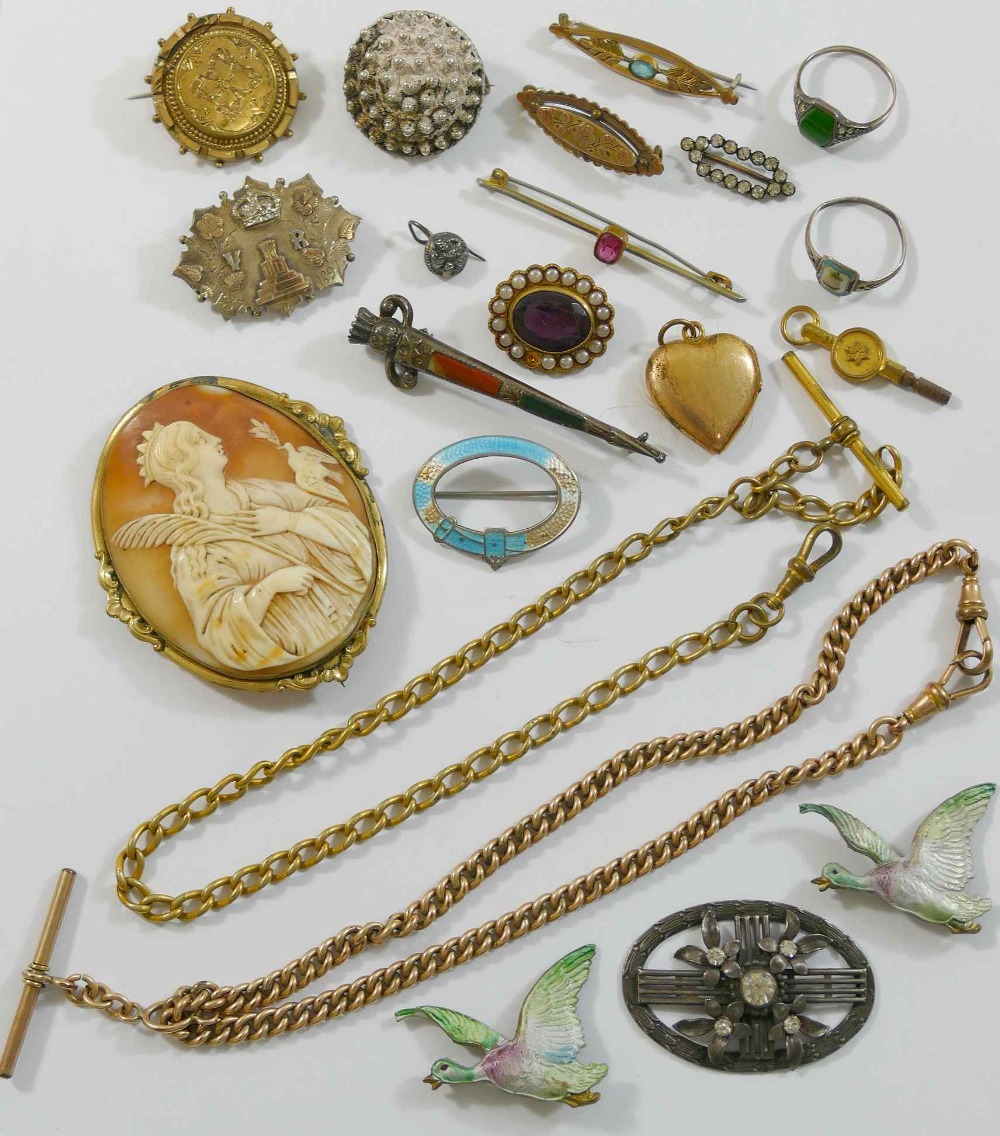 A quantity of Victorian and later jewellery and costume jewellery including a large carved shell - Image 10 of 10