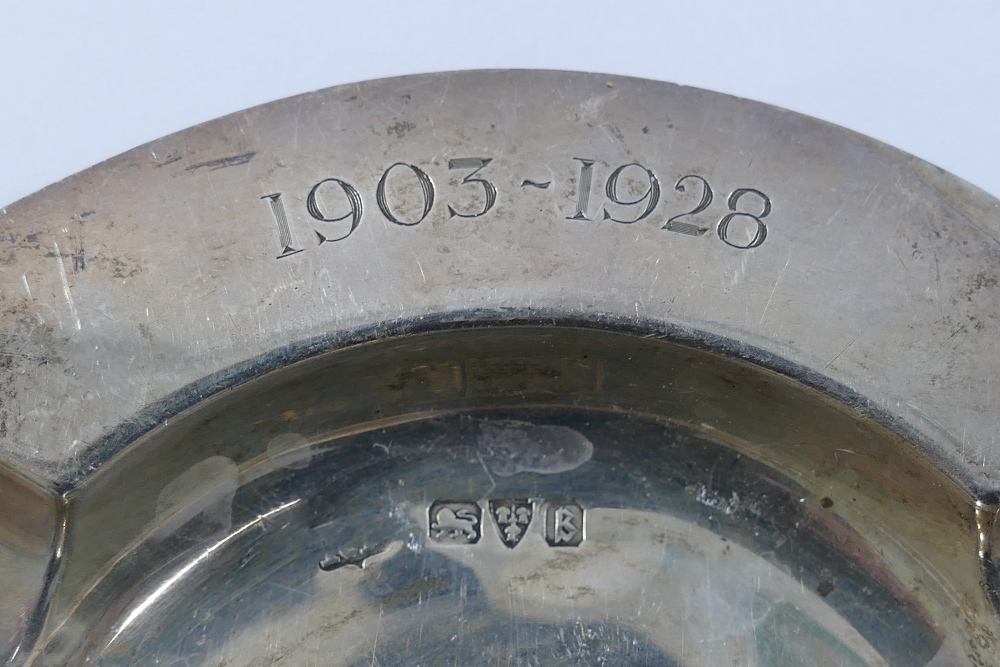 A pair of circular silver ashtrays, Chester 1927, inscribed with the dates 1903-1928, 10. - Image 3 of 3