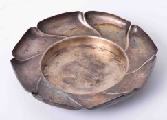 A small Sheffield silver dish, diameter 15cm.