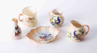 A Worcester Locke & Co mug, peacock patterned jugs, bird vases and dishes (5).