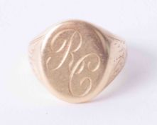 An 18ct yellow gold oval signet ring with engraving, 13.4g, finger size M.