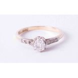 An antique 18ct yellow gold ring set approx. 0.45 carat diamond, estimated colour H and SI2 clarity,