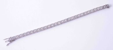 A fine ornate platinum Art Deco design line bracelet set approx. 5.10 carats of diamonds, length