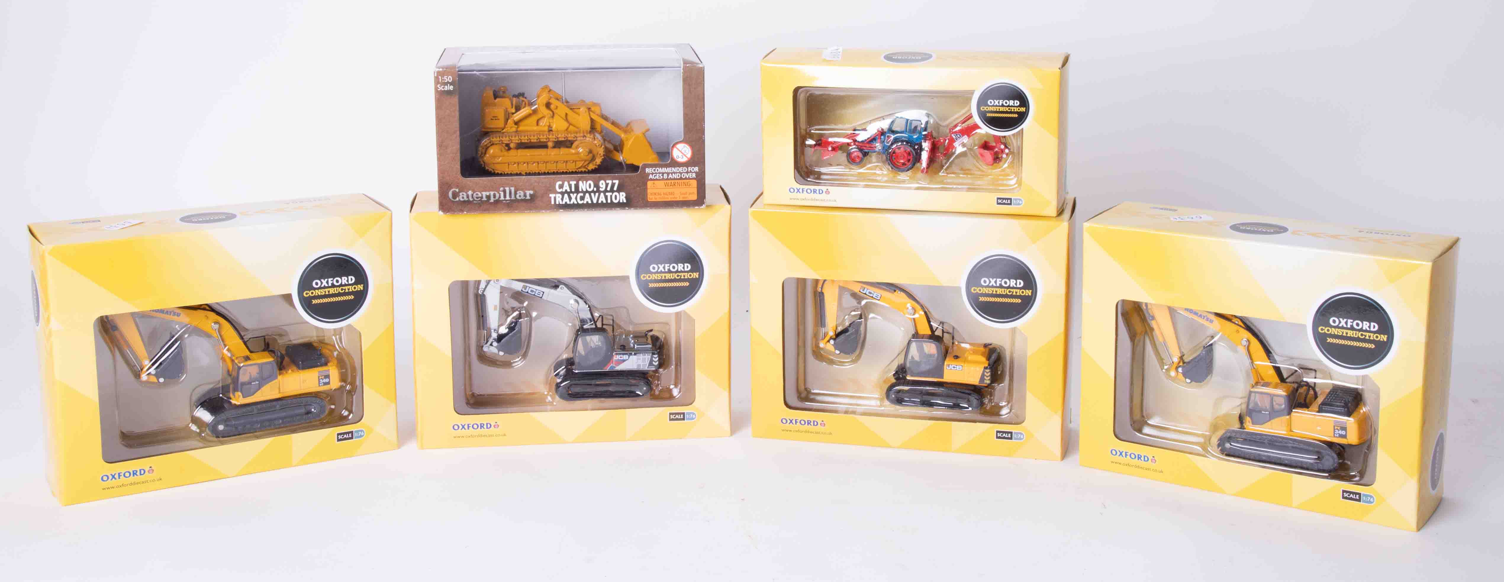 Caterpillar 977 Traxcavator and five Oxford Construction Models, boxed (6).