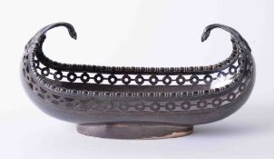 A silver and pierced boat shaped centre piece, approx. 7.57oz, length 22cm.