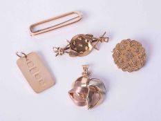 A mixed collection including a 18ct yellow gold brooch approx 9.6g, a 9ct gold tag approx 14.6g, a