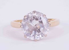 An impressive 18ct yellow & white gold diamond solitaire ring set with approx. 4.00 carats of