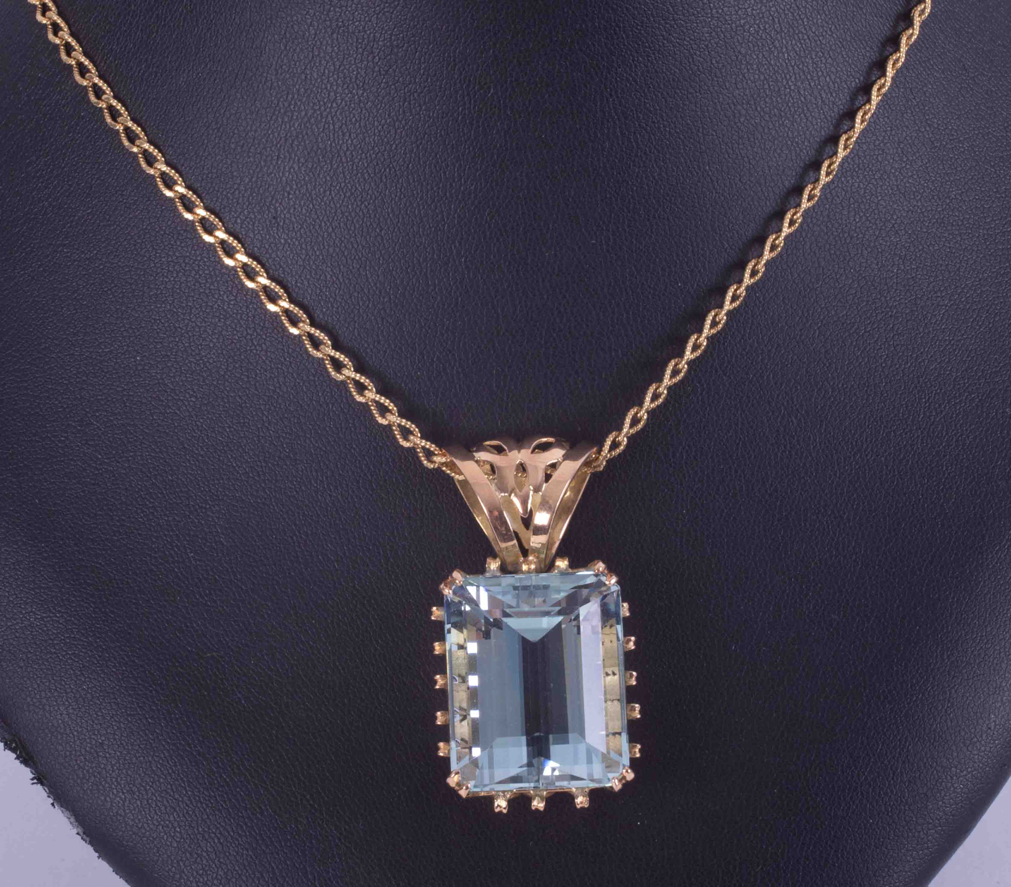 An impressive & ornate 18ct yellow gold pendant set approx. 30 carats of emerald cut Aquamarine with - Image 2 of 2