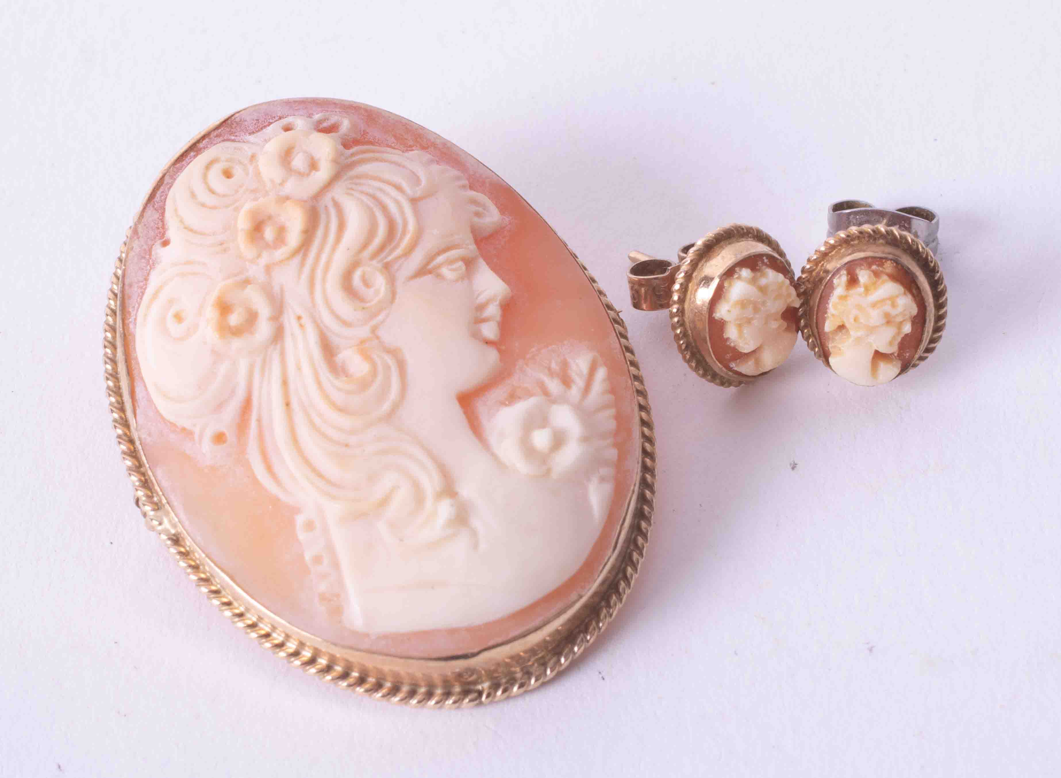 A 9ct yellow gold Cameo brooch & pendant, weight 6.70g, measuring approx. 4.5cm (from