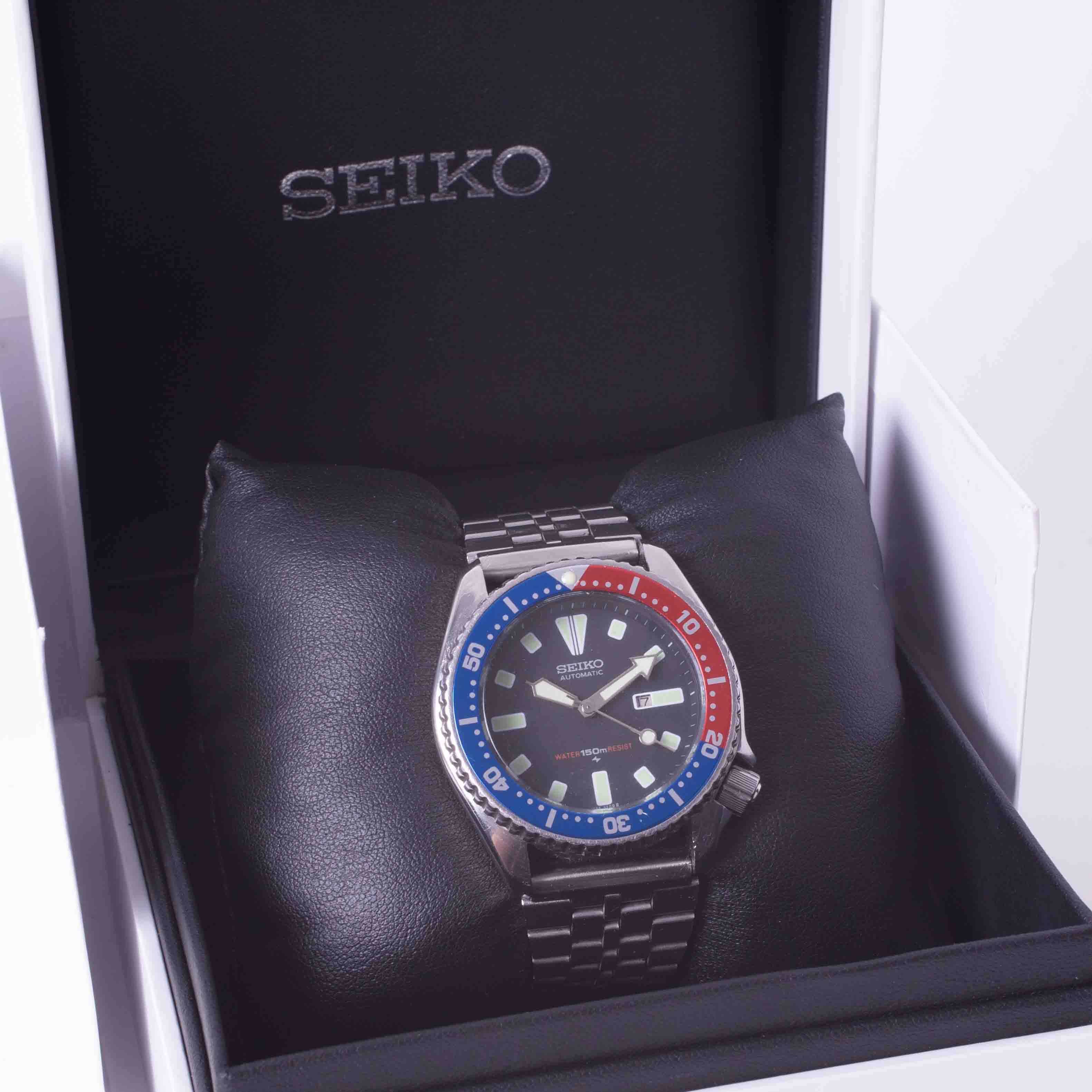 Seiko, a gents stainless steel Scuba Divers automatic wristwatch,150M with date aperture and Pepsi - Image 3 of 3