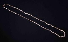 A 22" string of antique small cultured pearls with a creamy lustre & pink overtones ranging from 5mm