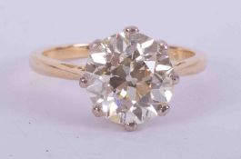 An impressive 18ct yellow & white gold solitaire ring set 4.35 carats of round brilliant cut