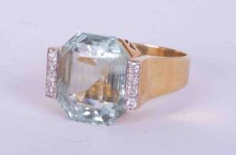 A 14ct yellow gold Art Deco style ring set approx. 11.26 carats of fancy cut Aquamarine with four