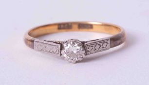 An 18ct yellow gold & platinum solitaire ring set with approx. 0.25 carats of round cut diamond,