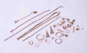 A bag of mixed 9ct yellow gold jewellery items including a tricolour flat link necklace, earrings,