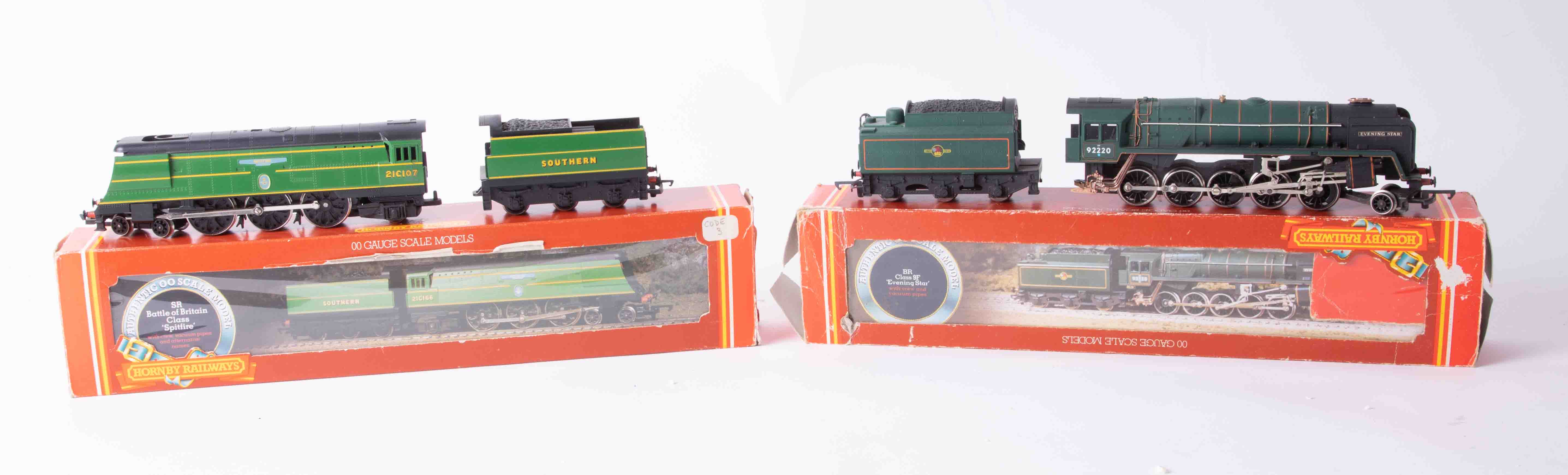 Hornby Railways OO Gauge, R303 BR class 9F loco, 'Evening Star', R374 SR battle of Britain loco '